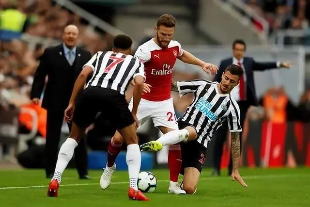 降维打击！克拉克森单节狂砍24分打懵中国男篮